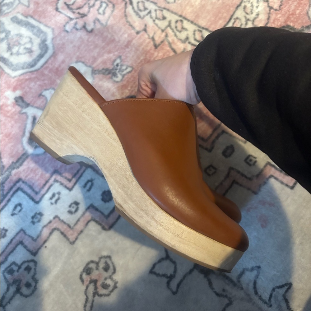 Everlane Brown Leather and Wood Wedge Mules, size 7 - Picture 8 of 12